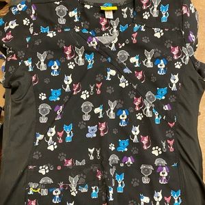 NWOT WonderWink Cats & Dogs scrub top, size Large